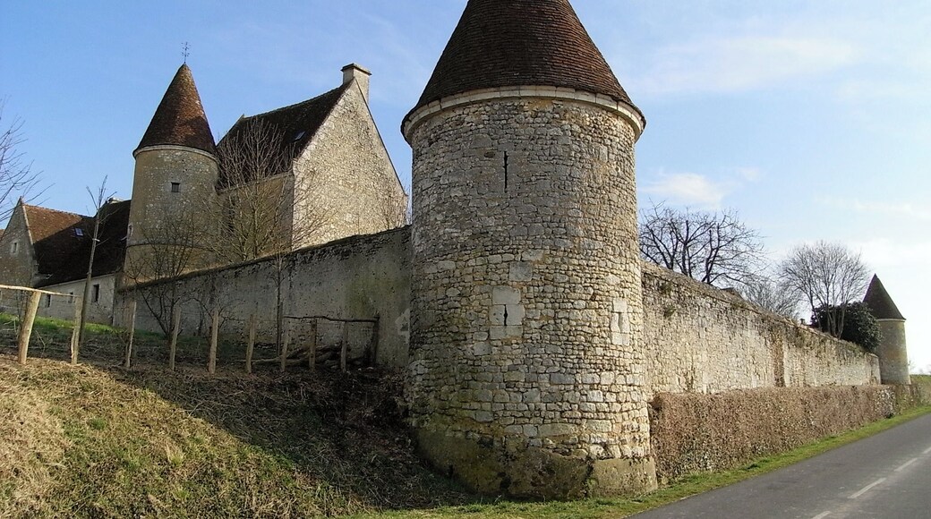 This building is inscrit au titre des Monuments Historiques. It is indexed in the Base Mérimée, a database of architectural heritage maintained by the French Ministry of Culture, under the reference PA00110749 .
