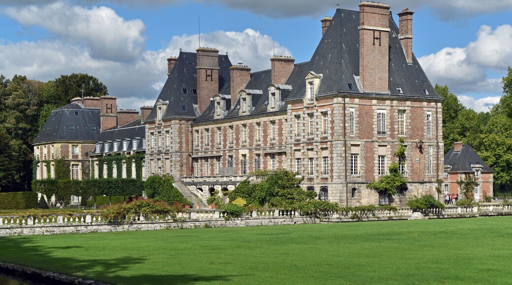 This building is indexed in the Base Mérimée, a database of architectural heritage maintained by the French Ministry of Culture, under the reference PA00087871 .