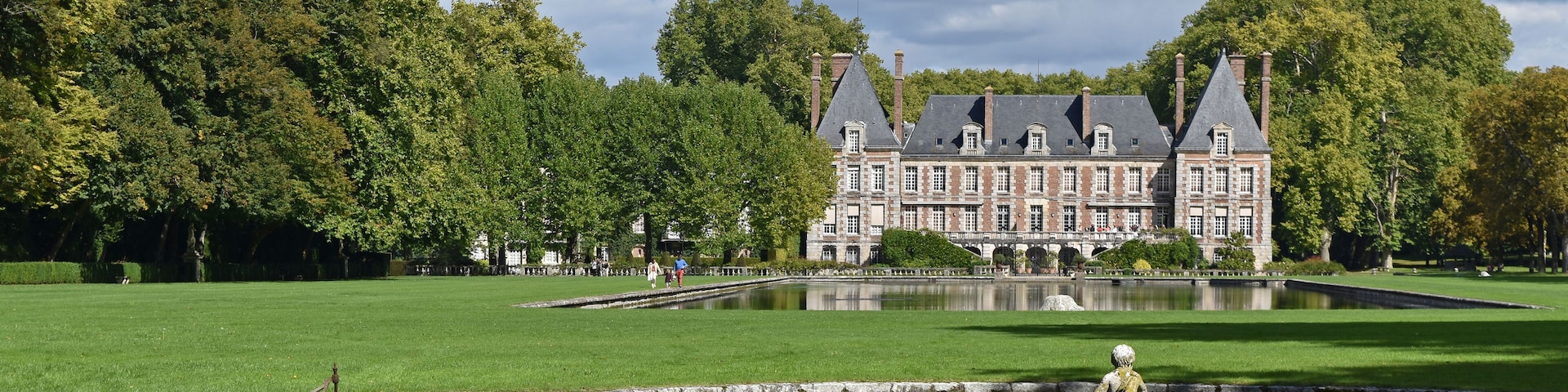 This building is indexed in the Base Mérimée, a database of architectural heritage maintained by the French Ministry of Culture, under the reference PA00087871 .