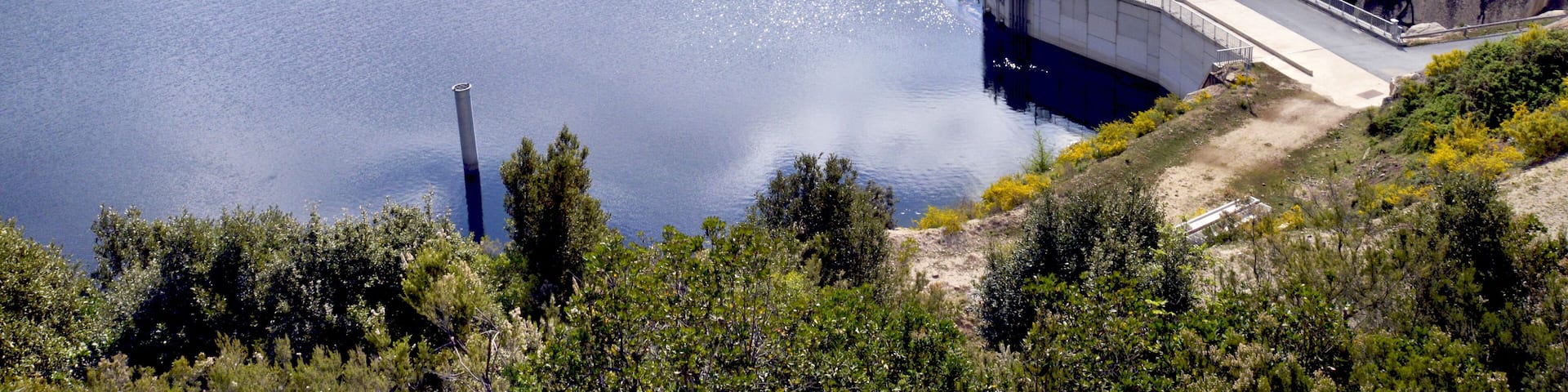 Levie, Alta Rocca (Corse-du-Sud) - Barrage du Rizzanese, « à cheval » sur Levie et Sorbollano. Sa première mise en eau est effectuée le 23 mai 2013. Camera location 41° 44′ 08.05″ N, 9° 06′ 47.18″ E View this and other nearby images on: OpenStreetMap - Google Earth 41.735569; 9.113106