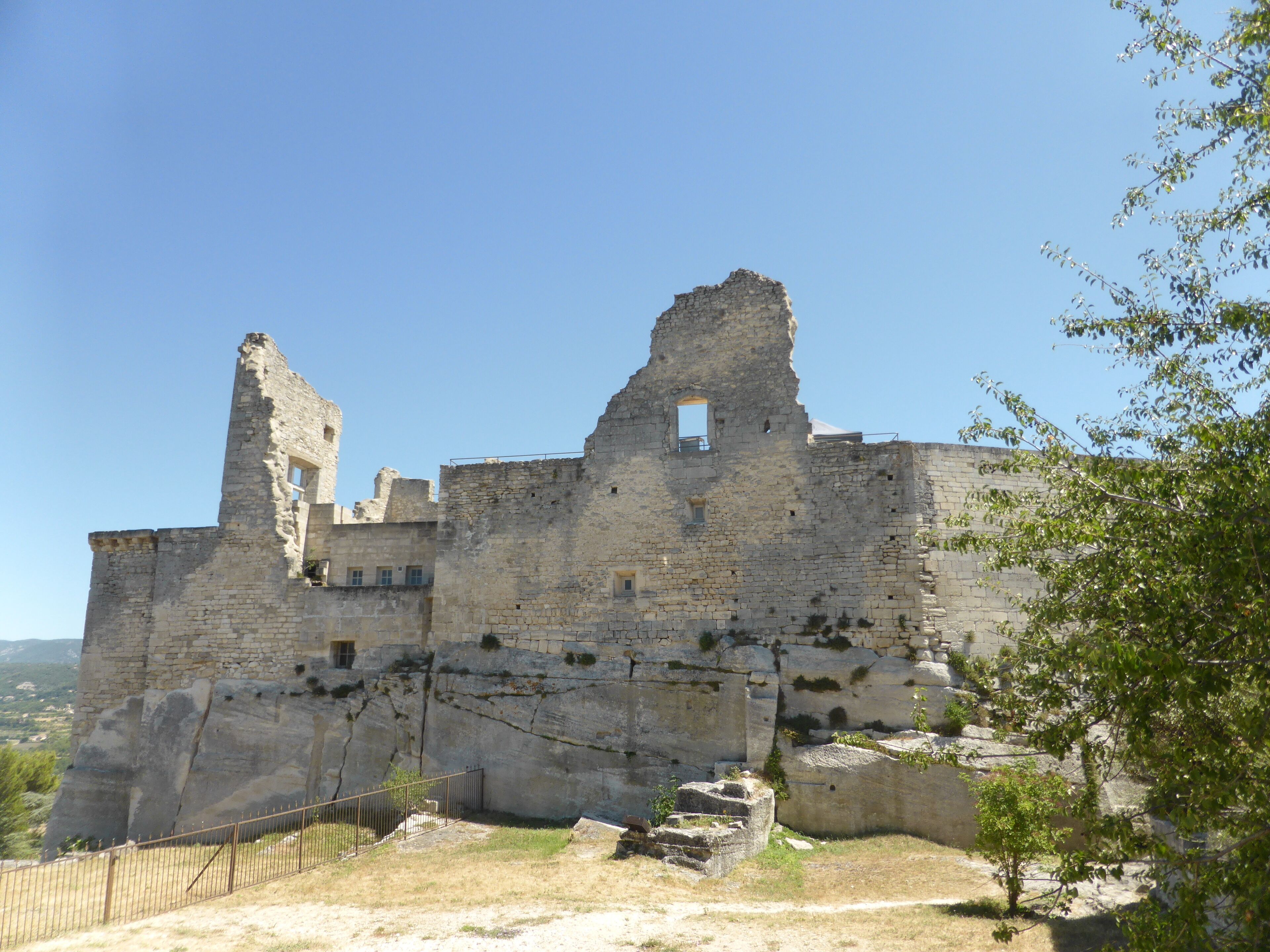 This building is indexed in the Base Mérimée, a database of architectural heritage maintained by the French Ministry of Culture, under the reference PA00082229 .