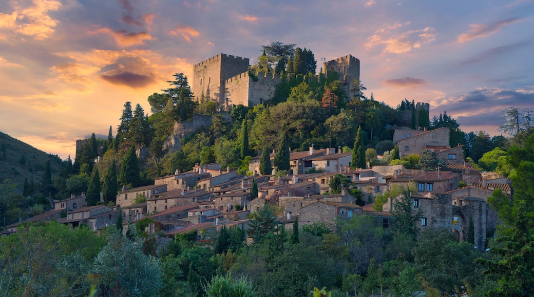 Blick auf Castelnou in den französischen Pyrenäen