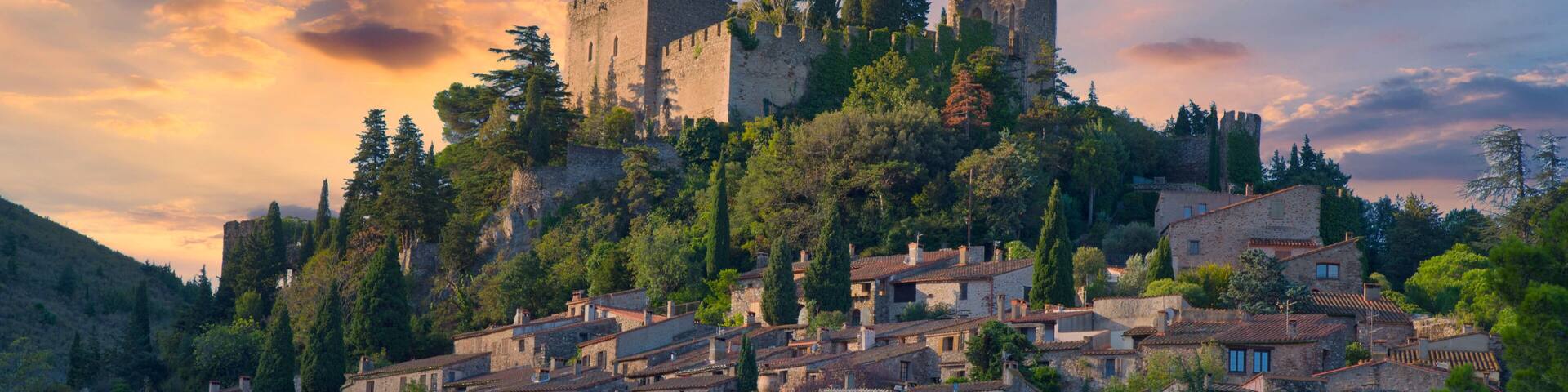 Blick auf Castelnou in den französischen Pyrenäen