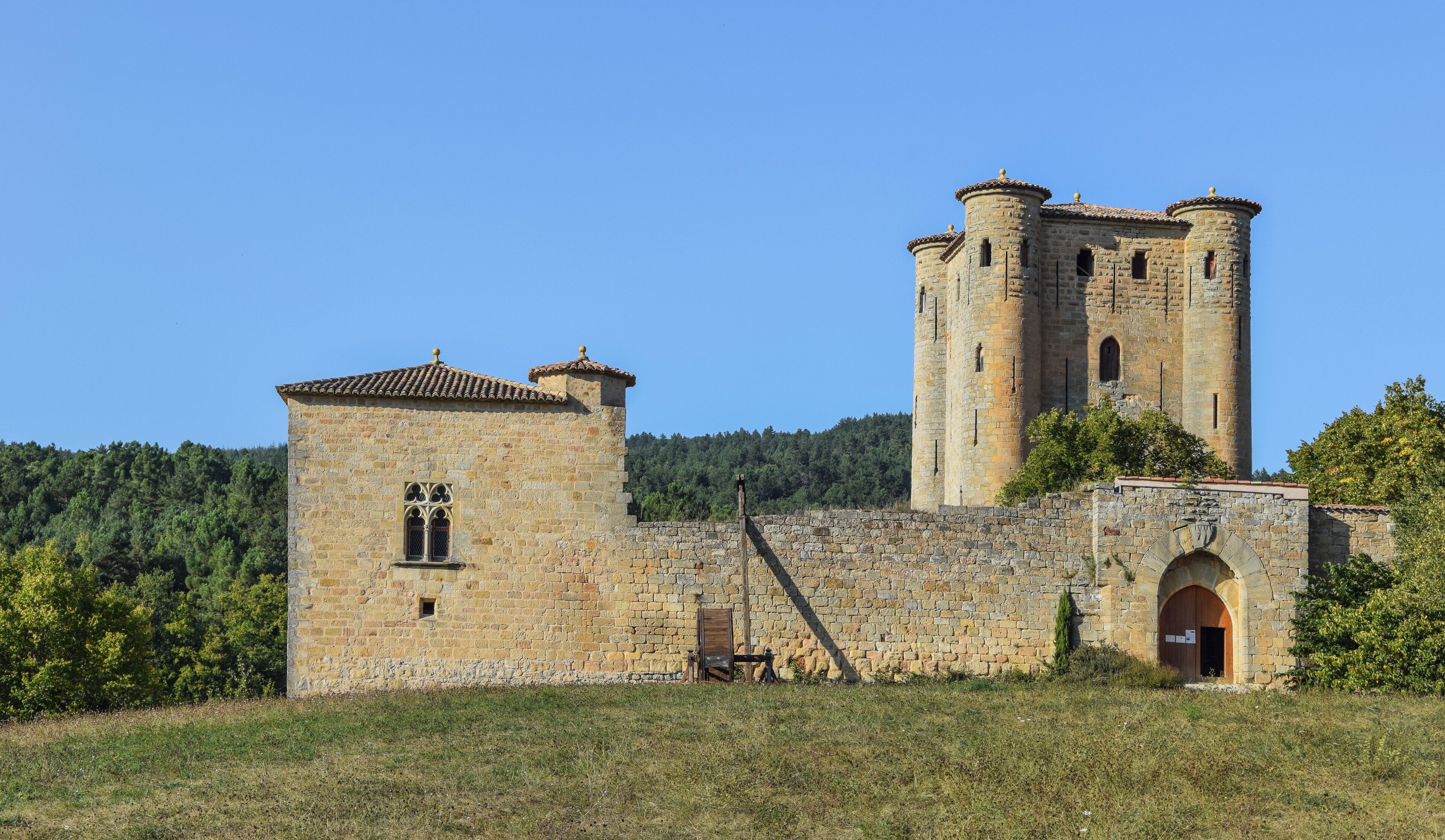 This building is indexed in the Base Mérimée, a database of architectural heritage maintained by the French Ministry of Culture, under the reference PA00102539 .