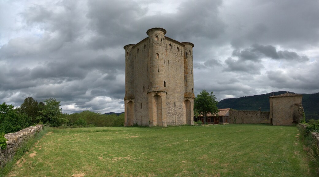This building is indexed in the Base Mérimée, a database of architectural heritage maintained by the French Ministry of Culture, under the reference PA00102539 .