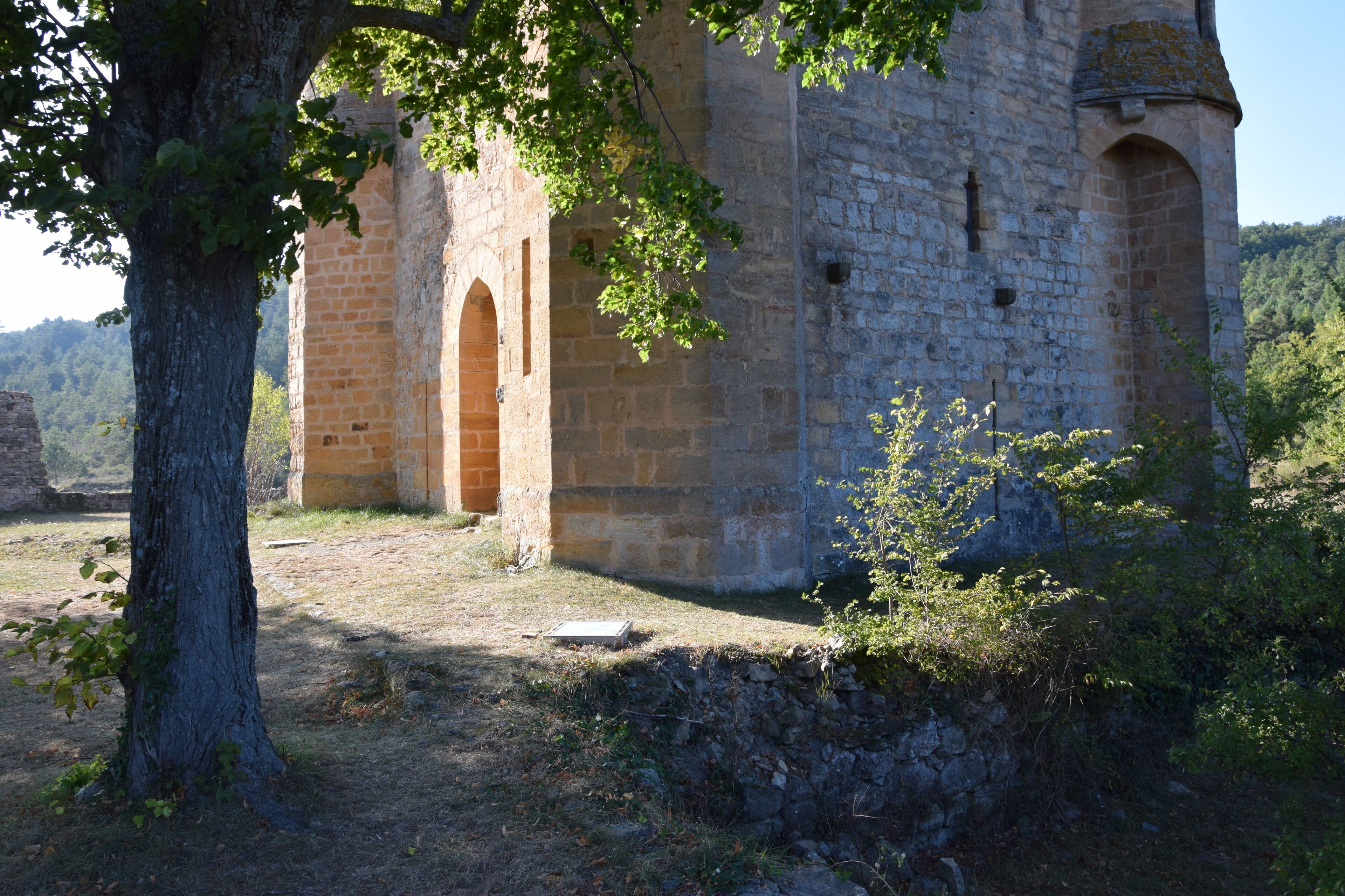 This building is indexed in the Base Mérimée, a database of architectural heritage maintained by the French Ministry of Culture, under the reference PA00102539 .