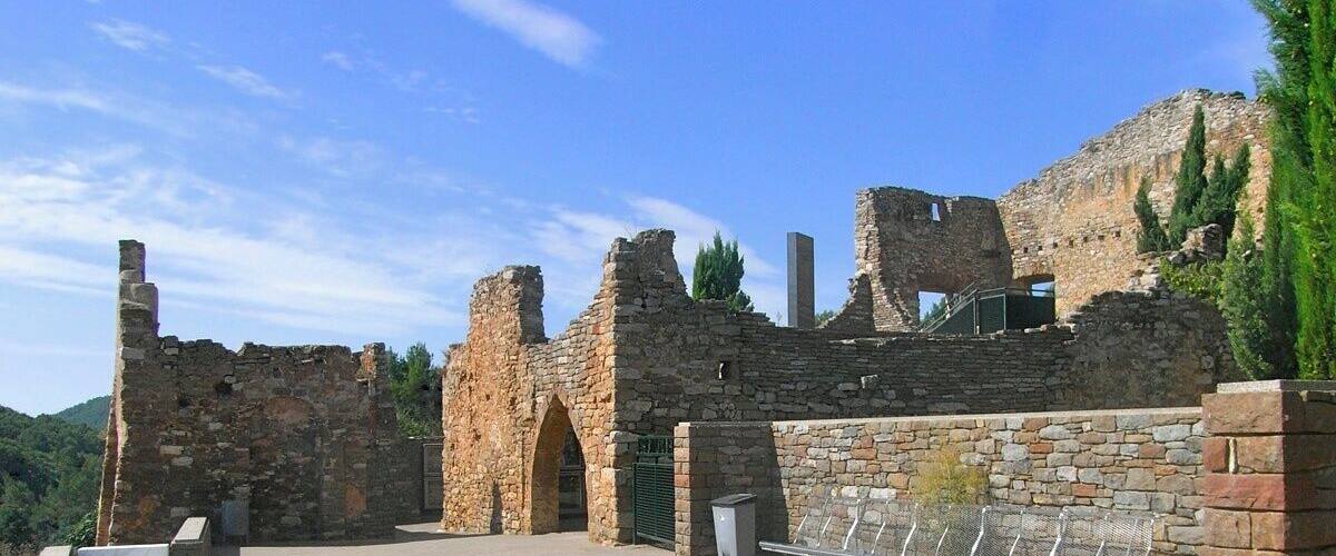 Castellnou de Bages, castell convertit en cementiri