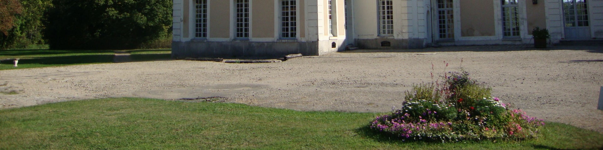 This building is classé au titre des Monuments Historiques. It is indexed in the Base Mérimée, a database of architectural heritage maintained by the French Ministry of Culture, under the reference PA00086839 .