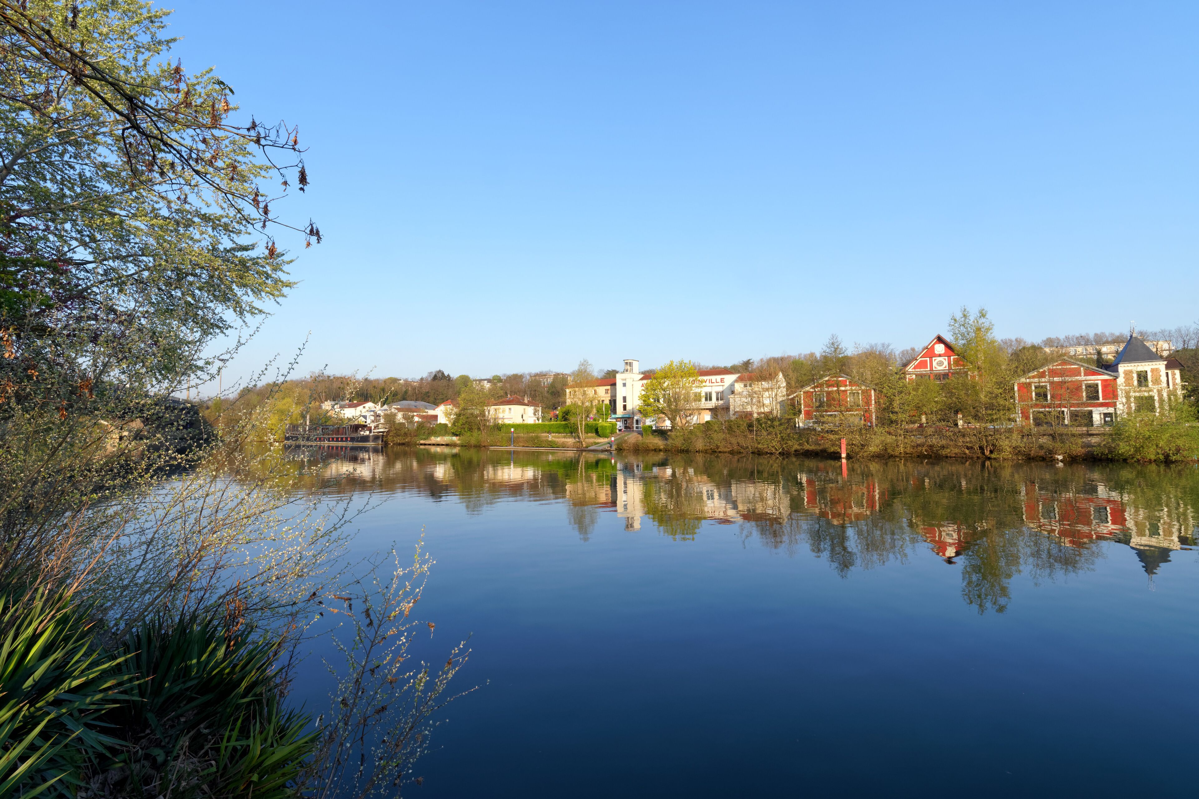 Marne river bank in Joinville-le-Pont city