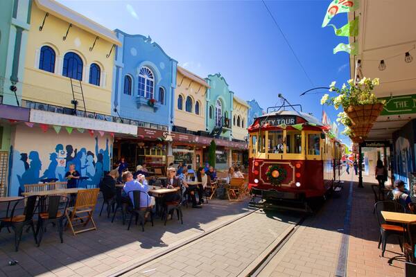 New Regent Street フィーチャー 屋外での食事 と 鉄道アイテム 及び 少数の人々
