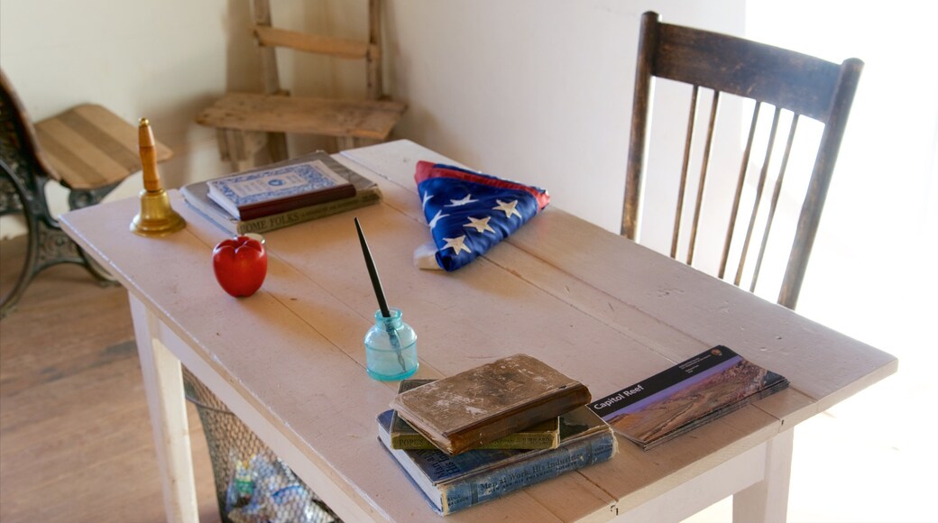 Torrey featuring interior views