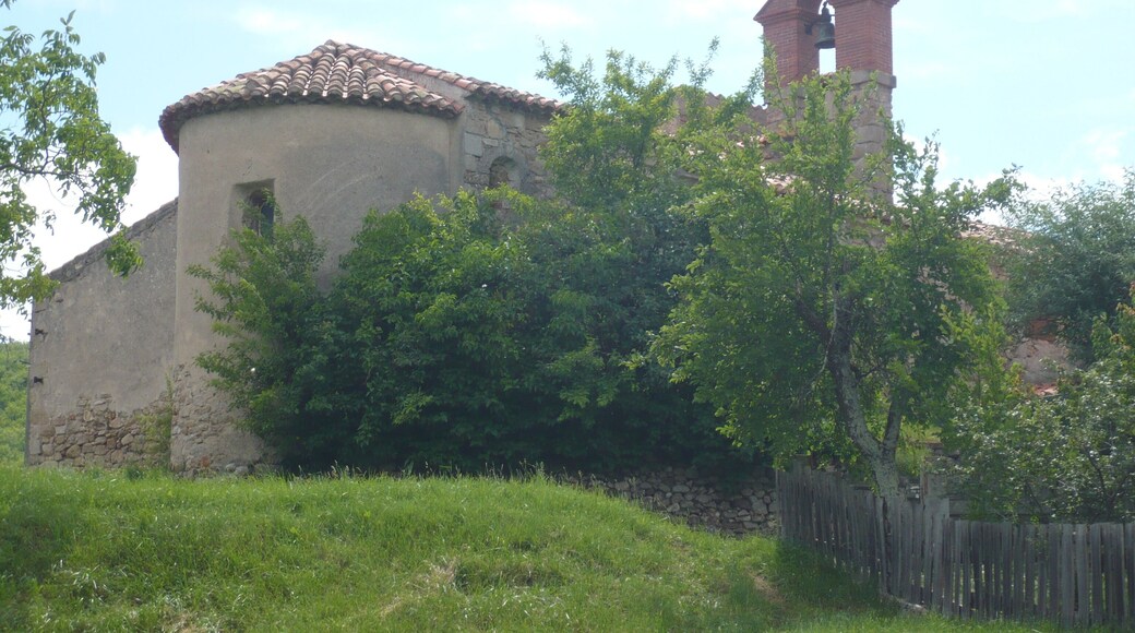 Vue depuis le nord-est de l'église Saint-Michel de Villeroge