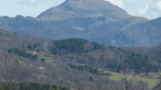 Pic del Comanegra vist des del camí a Ascenció, a la Vall de Camprodon