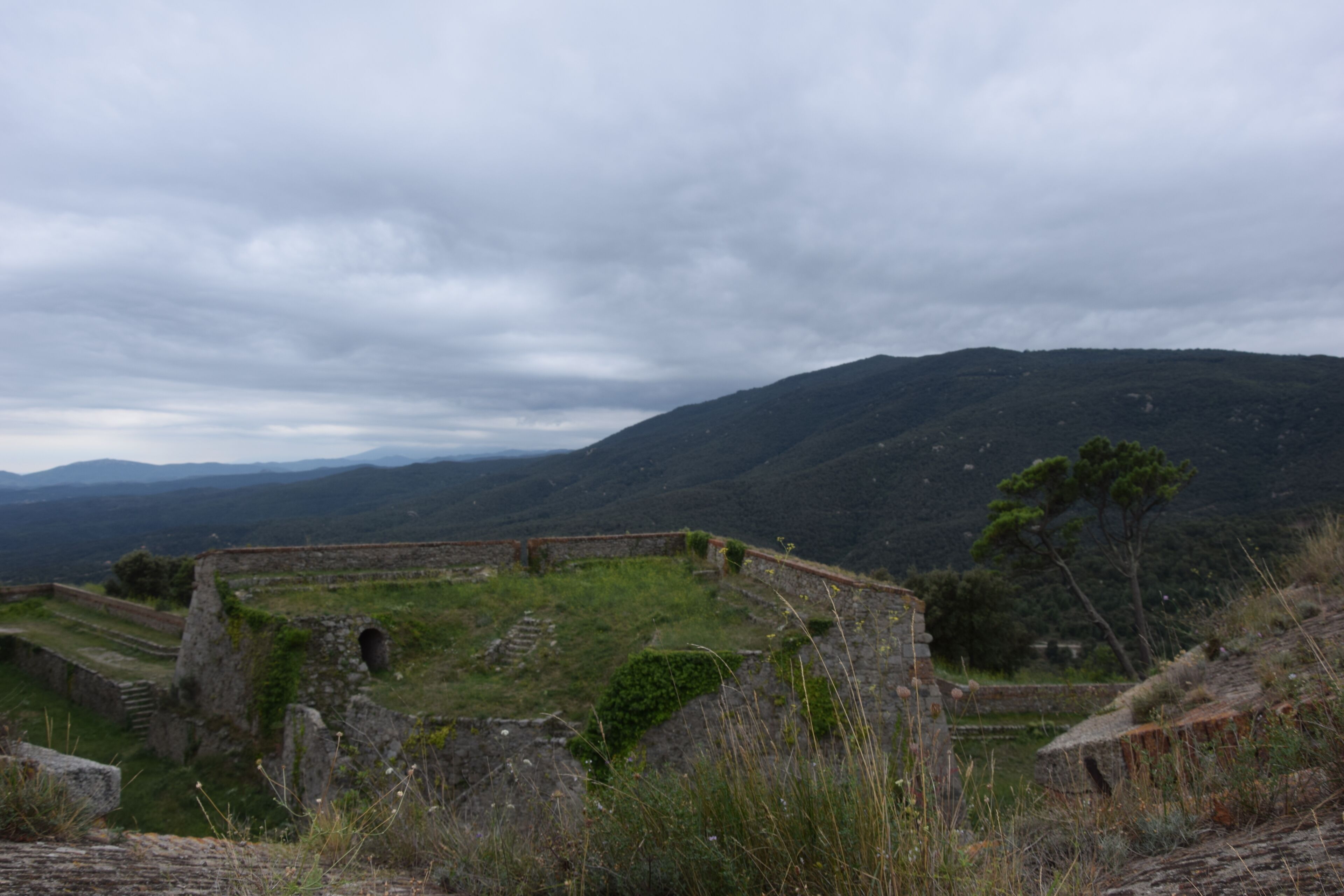 This building is indexed in the Base Mérimée, a database of architectural heritage maintained by the French Ministry of Culture, under the reference PA00104090 .