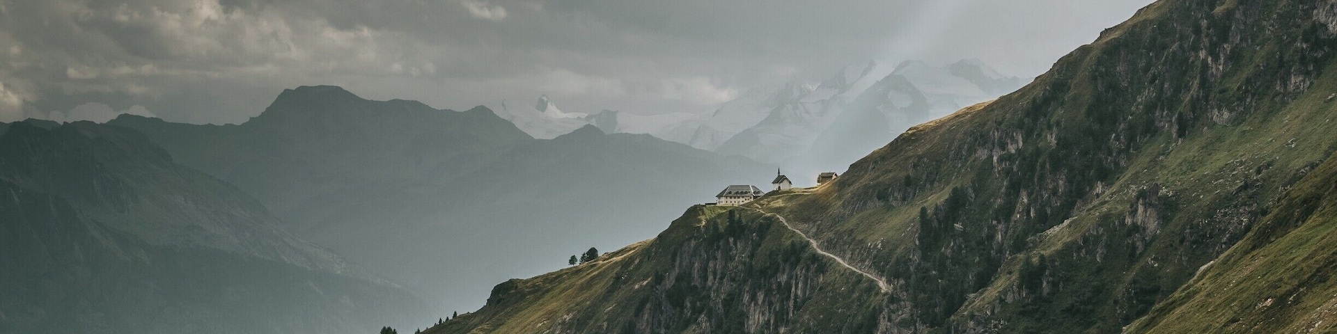#BvSApplication
View on the Belalp community in the Swiss Alps.
The whole area is perfect for hiking with lots of options.
I like how the tones of green came out on this one and how the shape of the mountain ridge almost creates a perfect diagonal line.