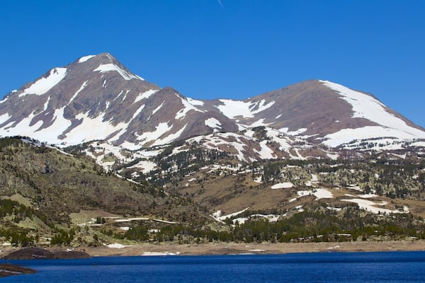 Font-Romeu-Odeillo-Via which includes mountains, landscape views and general coastal views