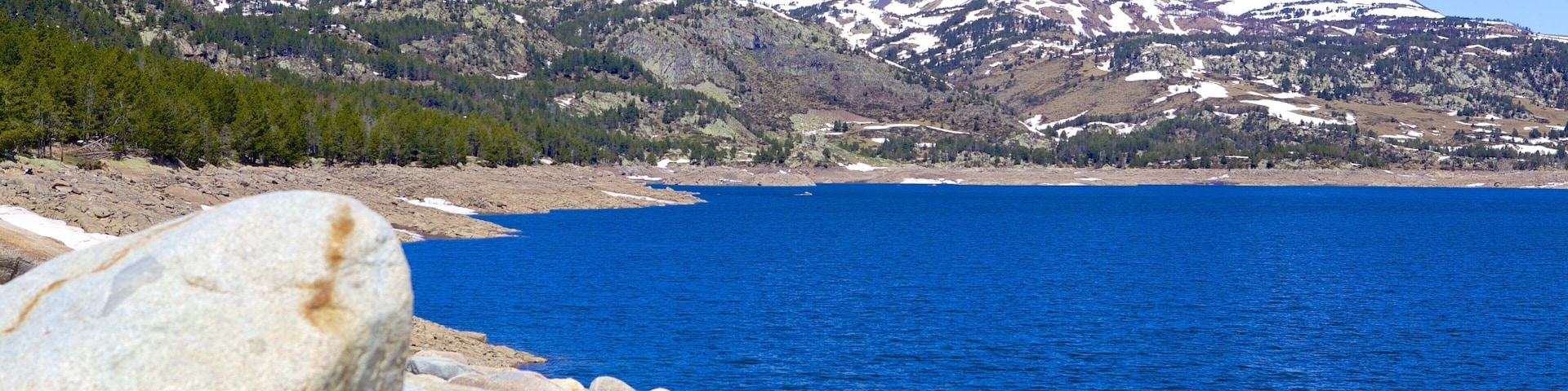 Font-Romeu-Odeillo-Via showing mountains, landscape views and rocky coastline