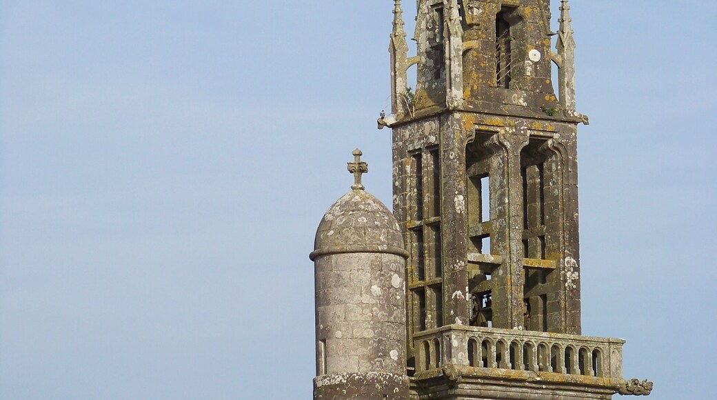 This building is indexed in the Base Mérimée, a database of architectural heritage maintained by the French Ministry of Culture, under the reference PA00090005 .
