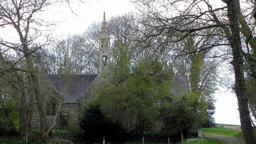 Chevet de la chapelle Sainte-Barbe en Ploéven (29).