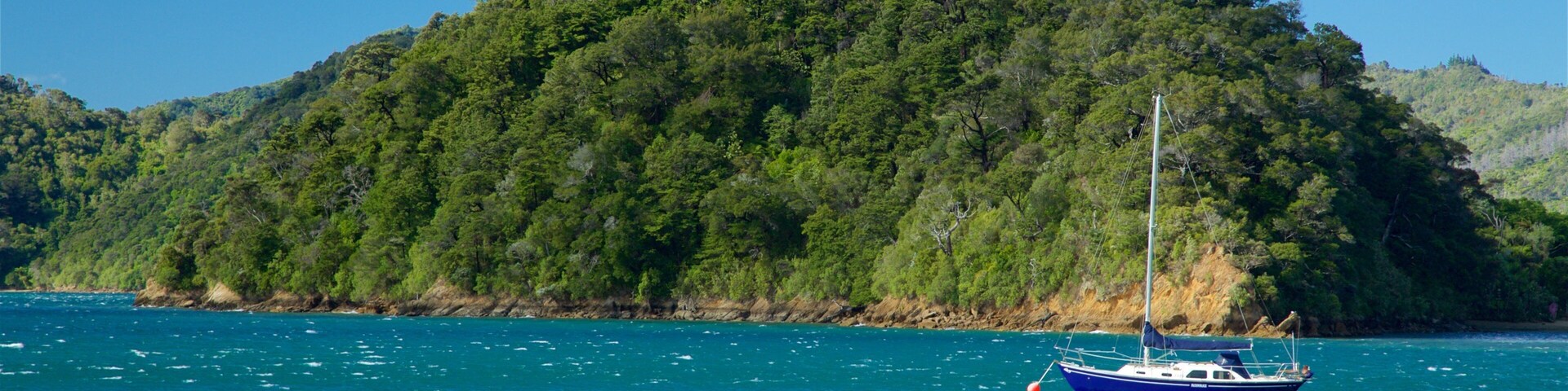 Ngakuta Bay featuring sailing, a pebble beach and a bay or harbor