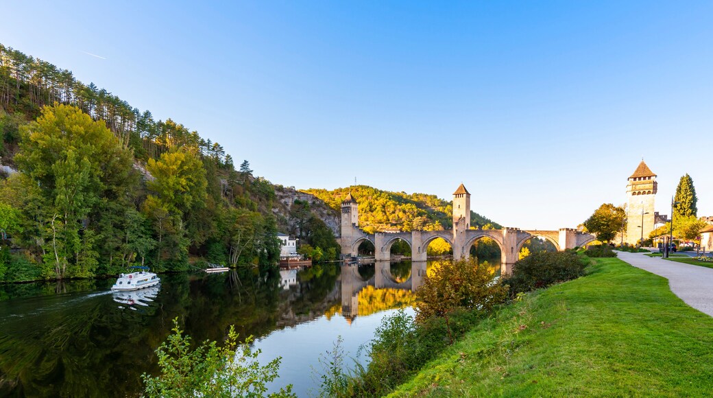 Cahors et le pont Valentré sur le Lot, Occitanie en France
