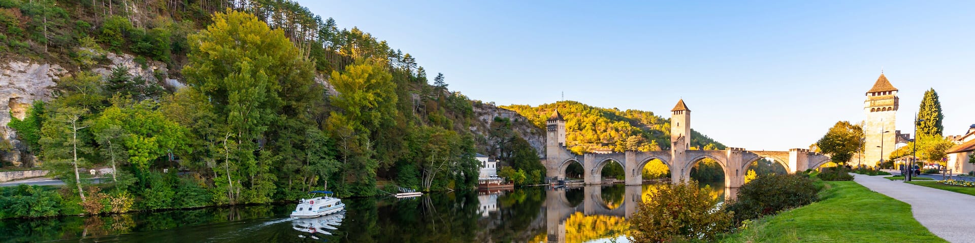 Cahors et le pont Valentré sur le Lot, Occitanie en France