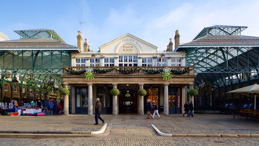 London featuring markets, heritage elements and signage