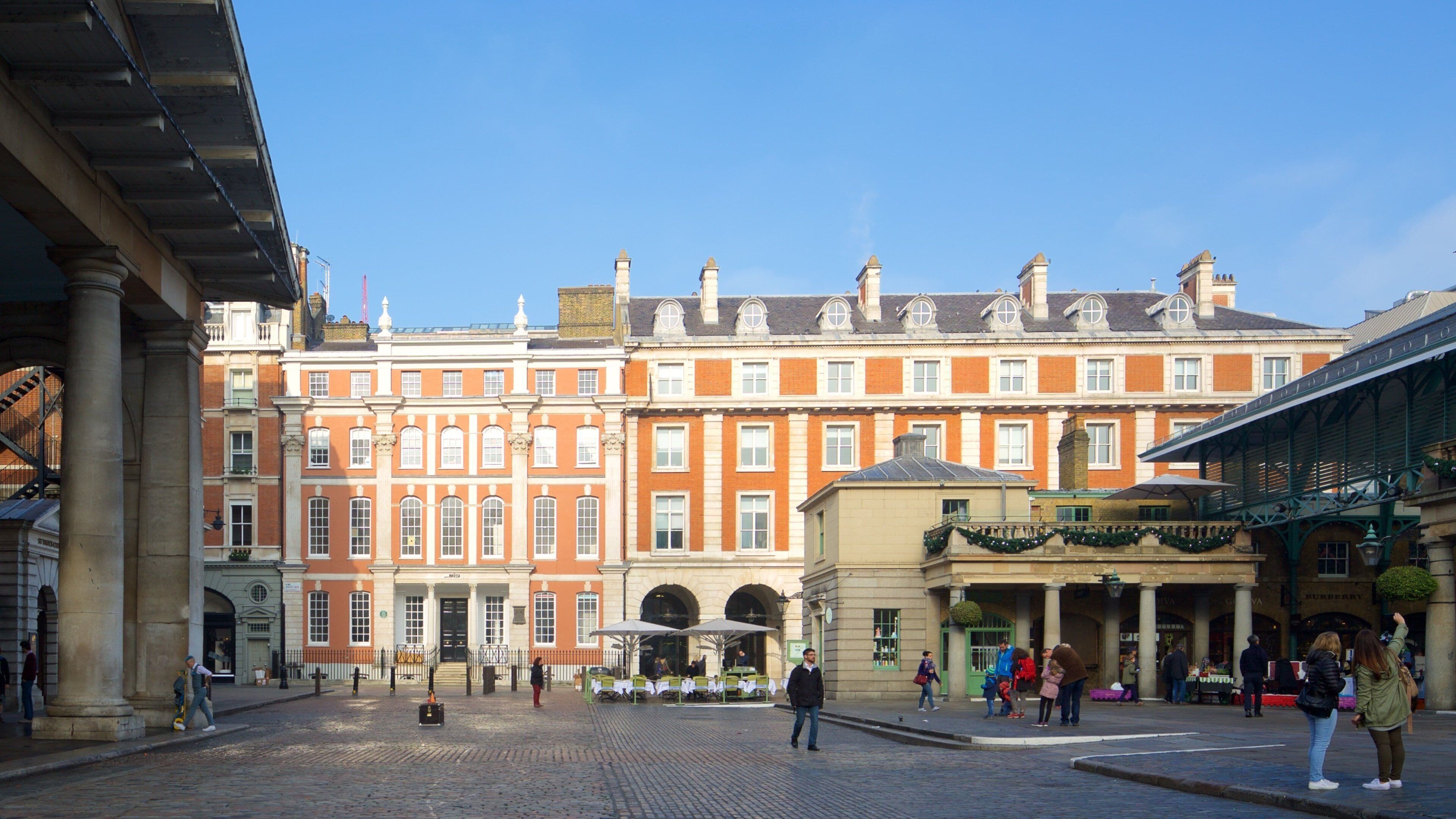Covent Garden which includes heritage architecture, a square or plaza and markets