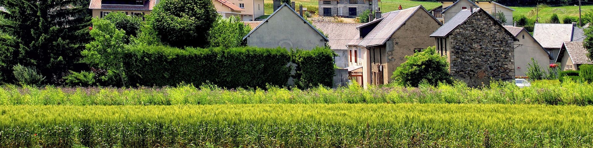 Pierre-Châtel Hameau de Feyteny