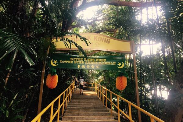 Stairs leading up to the Kusu Kramrat. Another place of worship on the island.
