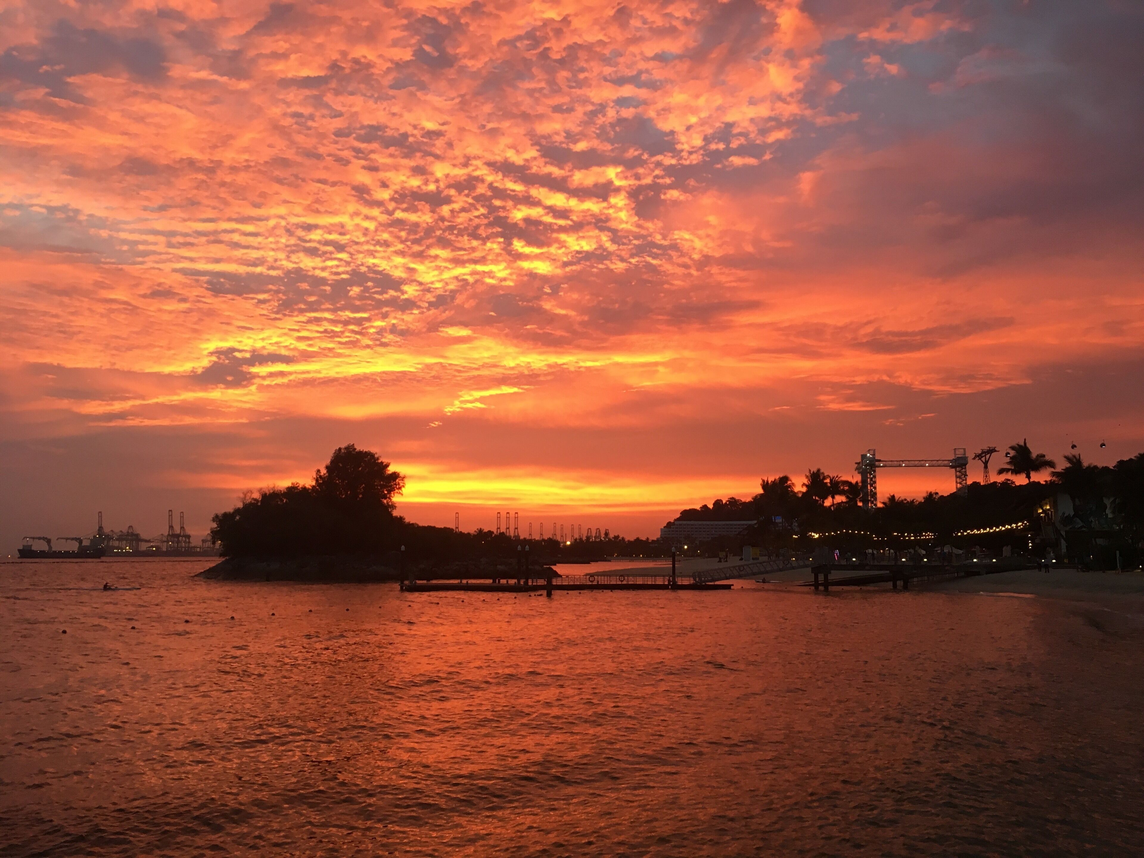 The serenity of this view is so pleasing to the heart. Priceless. ♥️🌅