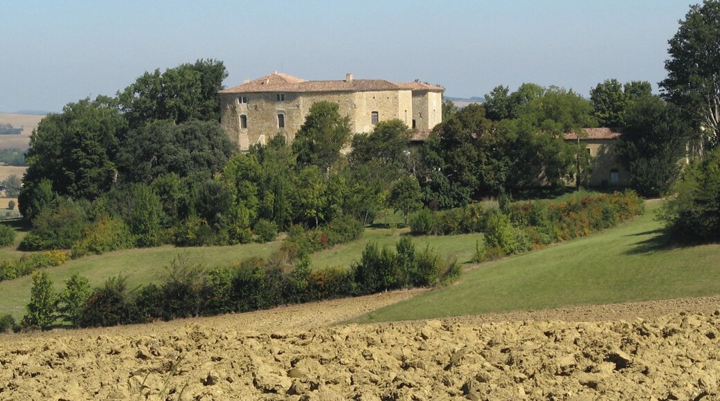 This building is indexed in the Base Mérimée, a database of architectural heritage maintained by the French Ministry of Culture, under the reference PA32000012 .