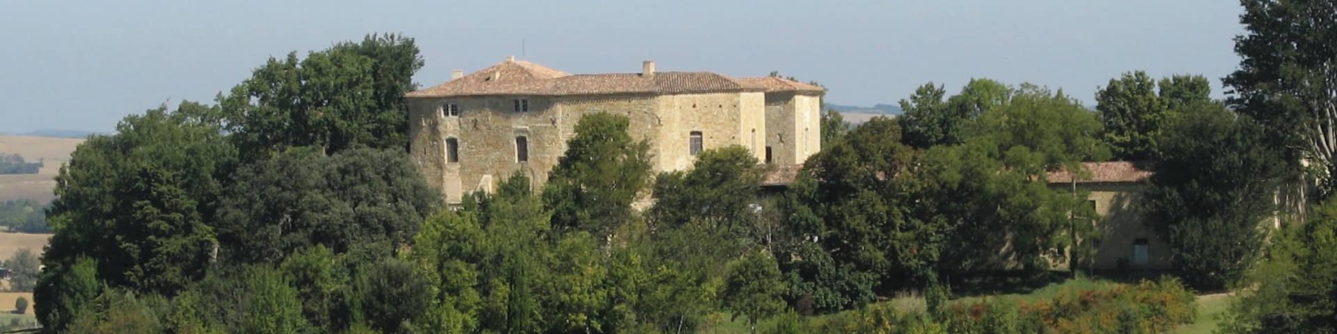This building is indexed in the Base Mérimée, a database of architectural heritage maintained by the French Ministry of Culture, under the reference PA32000012 .
