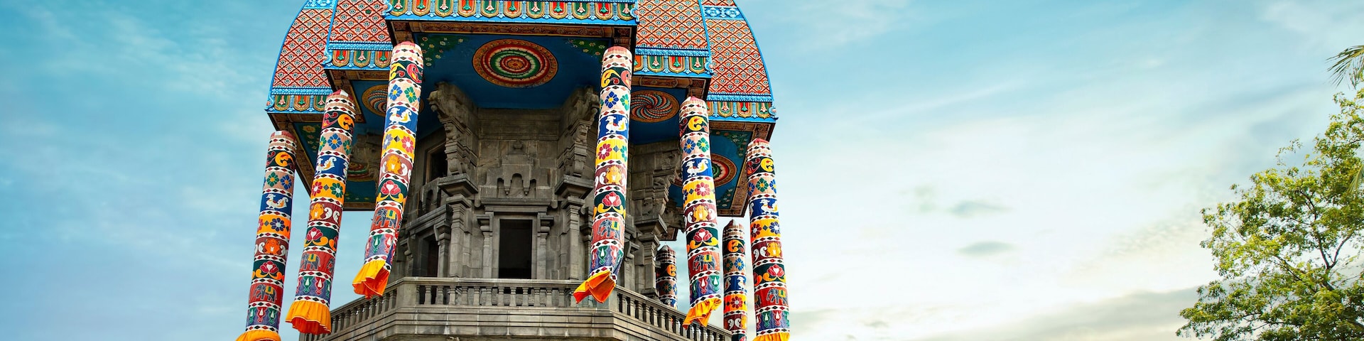 beautiful view of valluvar kottam,auditorium, monument in chennai, tamil nadu, india.
the monument is 39 meter high (128 feet) stone car, Replica of the famous temple chariot of Thiruvarur.thiruvallur
