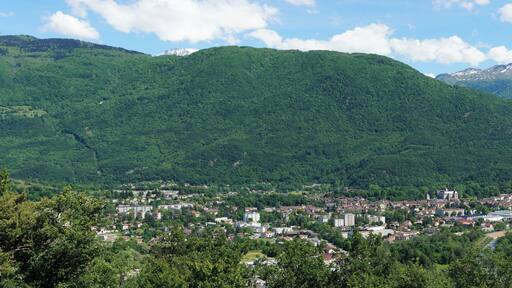 Vizille vue du chemin de la Croix de la Vue Ă Montchaboud