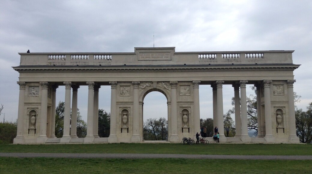 This neoclassical colonnade built in the 19th century, is situated 2.5 km from Valtice, near the Czech-Austrian border.
Serves as a lookout platform - great views of surrounding area, which forms the Valtice-Lednice Cultural Landscape, inscribed on the list of UNESCO World Heritage Sites in 1996.
#UNESCO #architecture