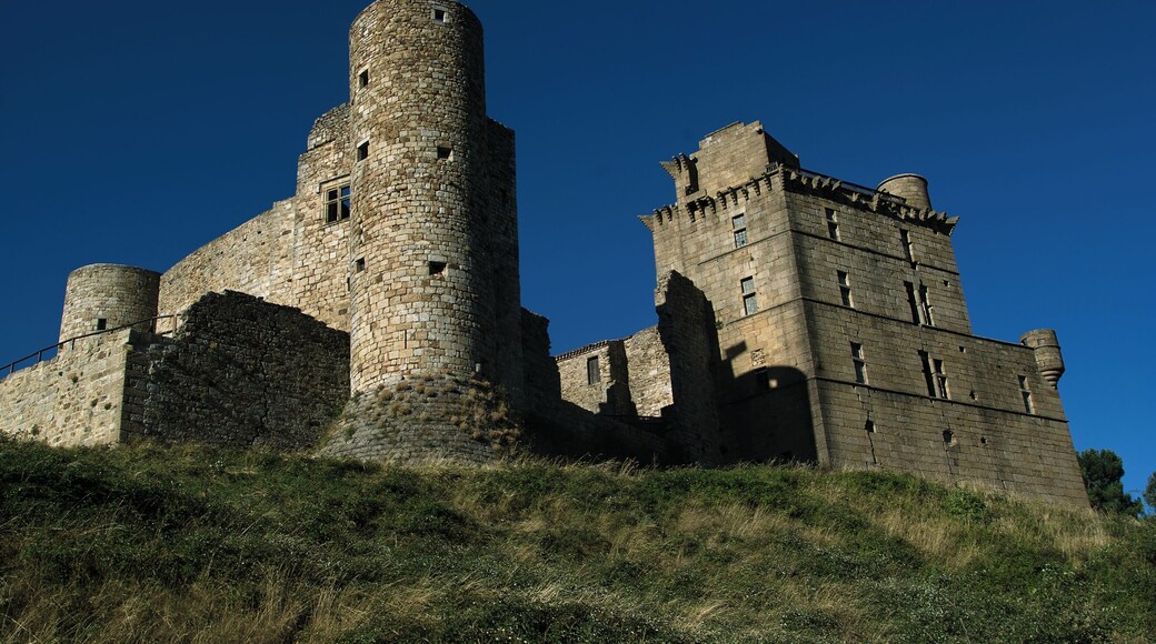 This building is indexed in the Base Mérimée, a database of architectural heritage maintained by the French Ministry of Culture, under the reference PA00103172 .