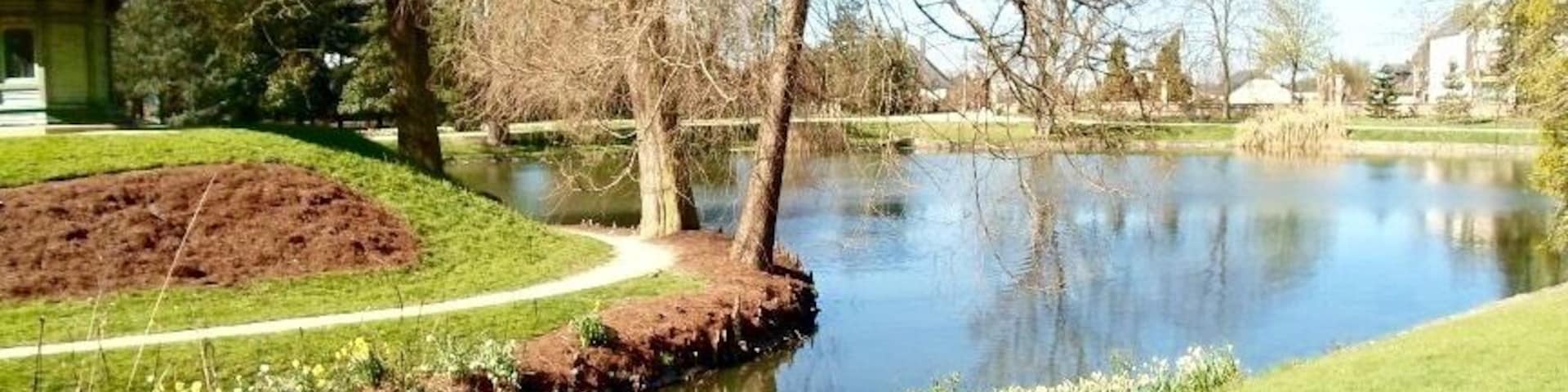 'Parc Jardin' is a little walk around park in the small mid-evil Renaissance era town named, Vitré. Located in Bretagne; which is approximately a 30-40 minute drive from Le Mont Saint Michel.