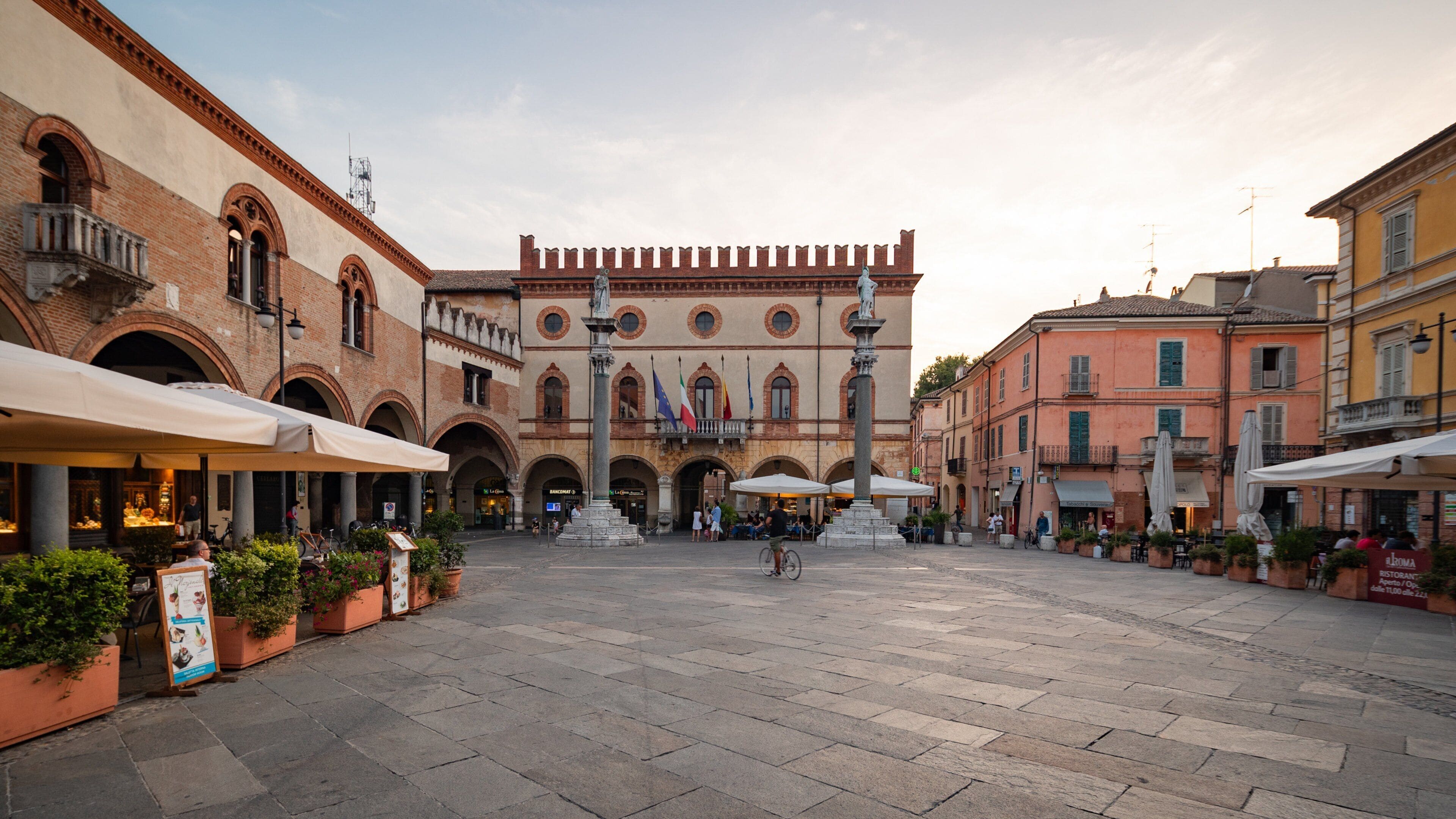 Piazza del Popolo showing a square or plaza and a sunset