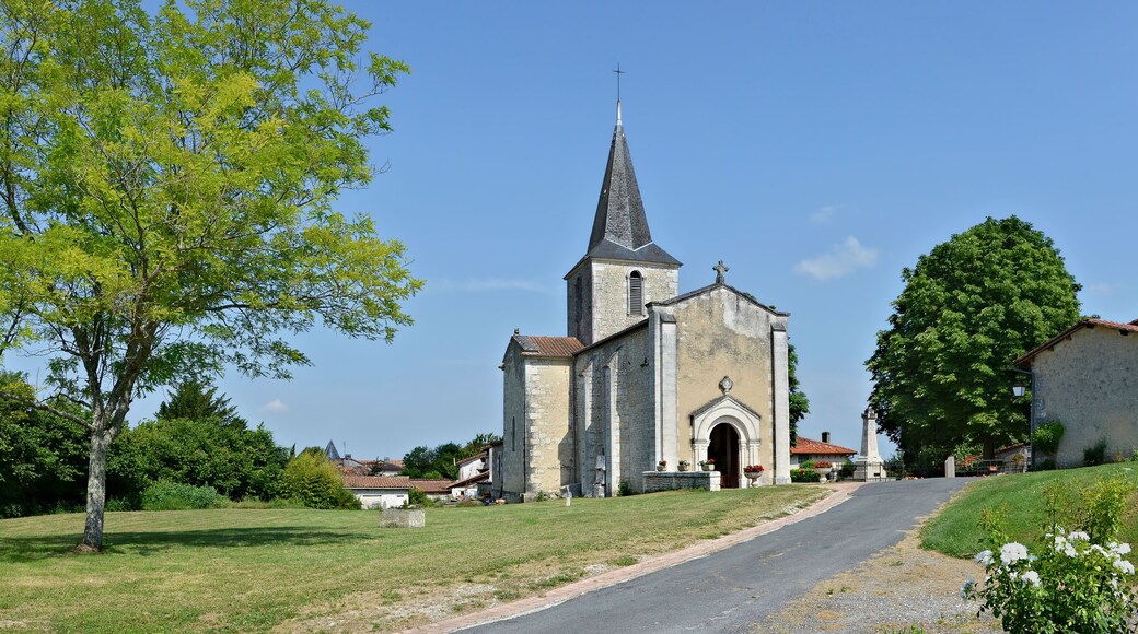 This building is indexed in the Base Mérimée, a database of architectural heritage maintained by the French Ministry of Culture, under the reference IA00041124 .