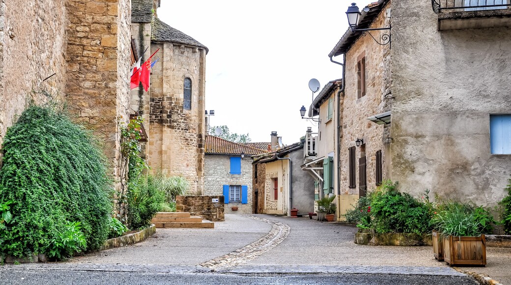 Varen, France
Even today, visitors appreciate the special charm of this small village in the south of France, as well as the ideal proximity to some of the most beautiful villages in the area.