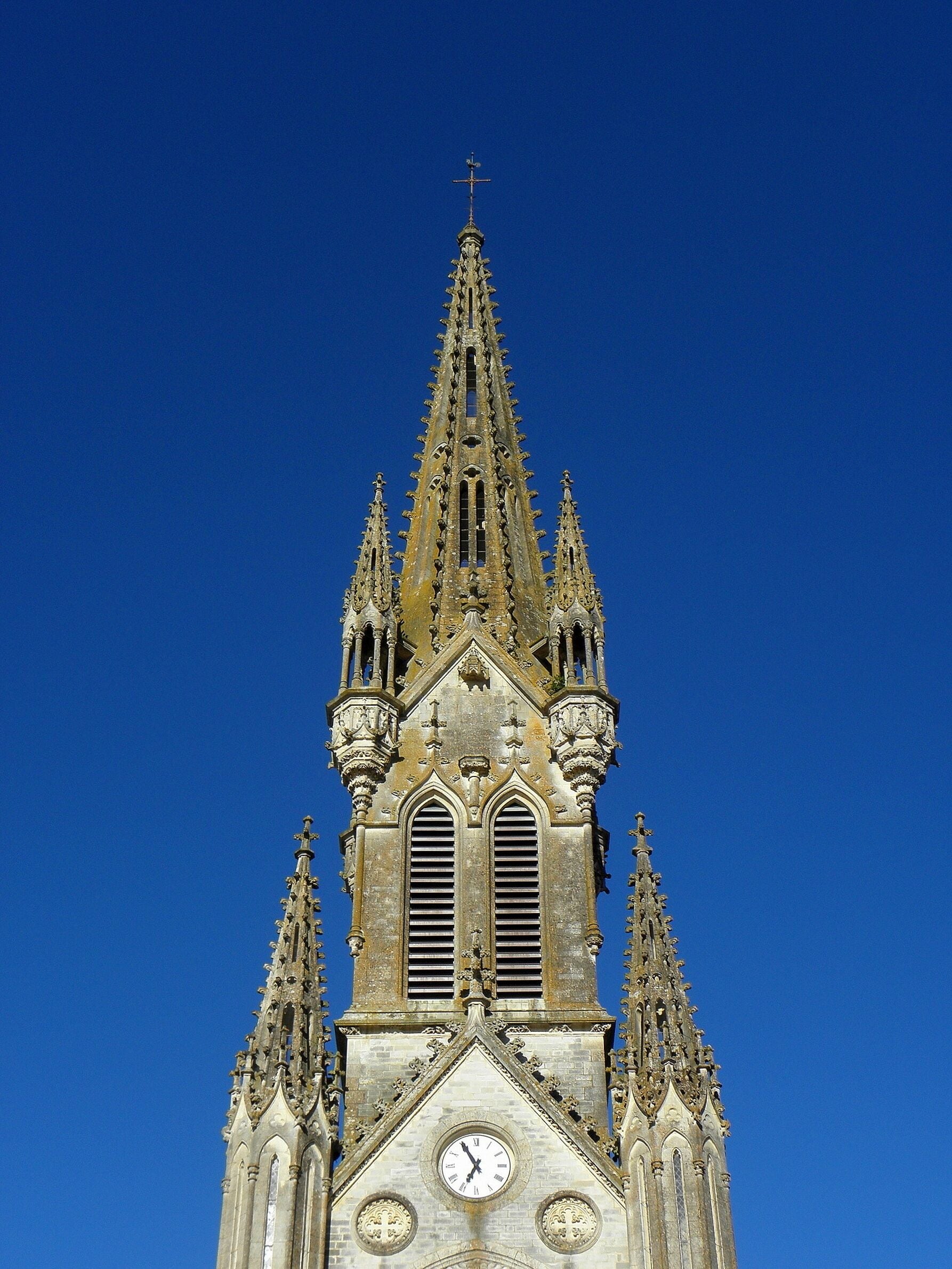 Façade occidentale de l'église Saint-Martin de Balazé (35).