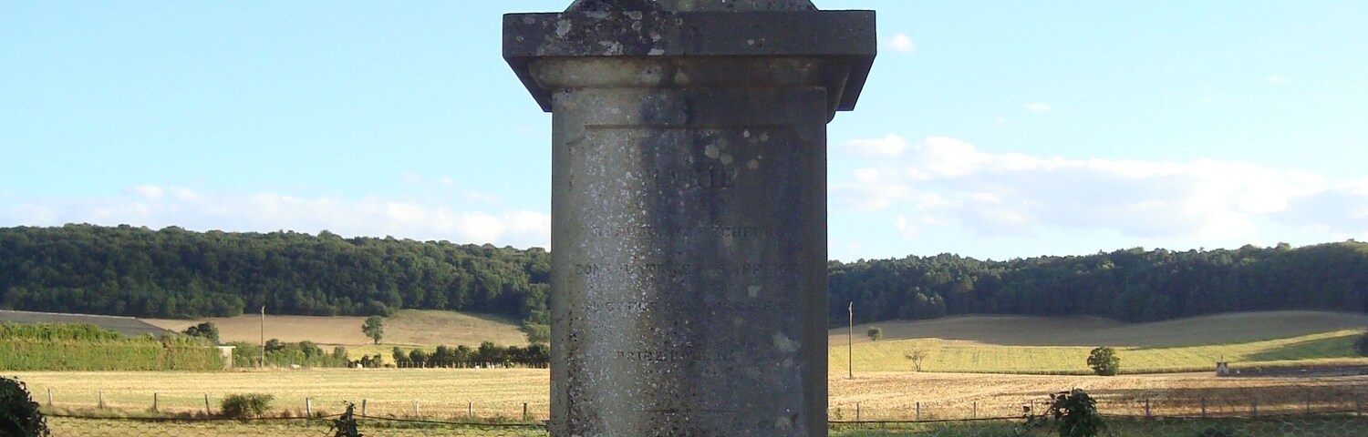 Arthel - Statue Opposite Mansion