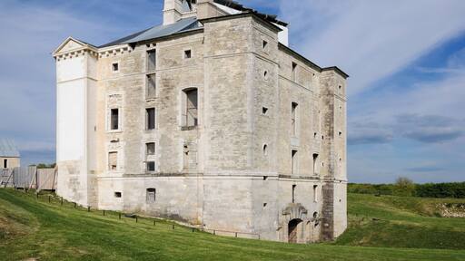 This building is classé au titre des Monuments Historiques. It is indexed in the Base Mérimée, a database of architectural heritage maintained by the French Ministry of Culture, under the reference PA00113666 .