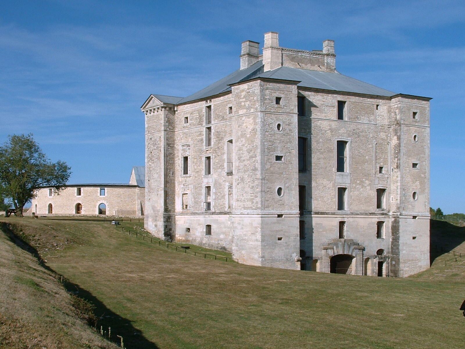 Château de Maulnes, Cruzy-le-Châtel, Yonne