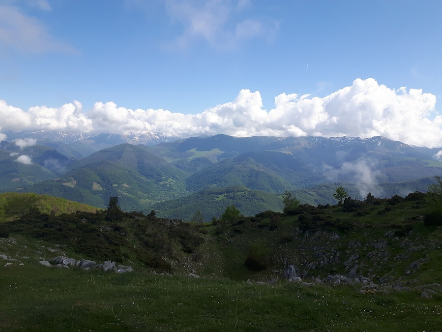 Very extraordinary place to do hiking in mountains !