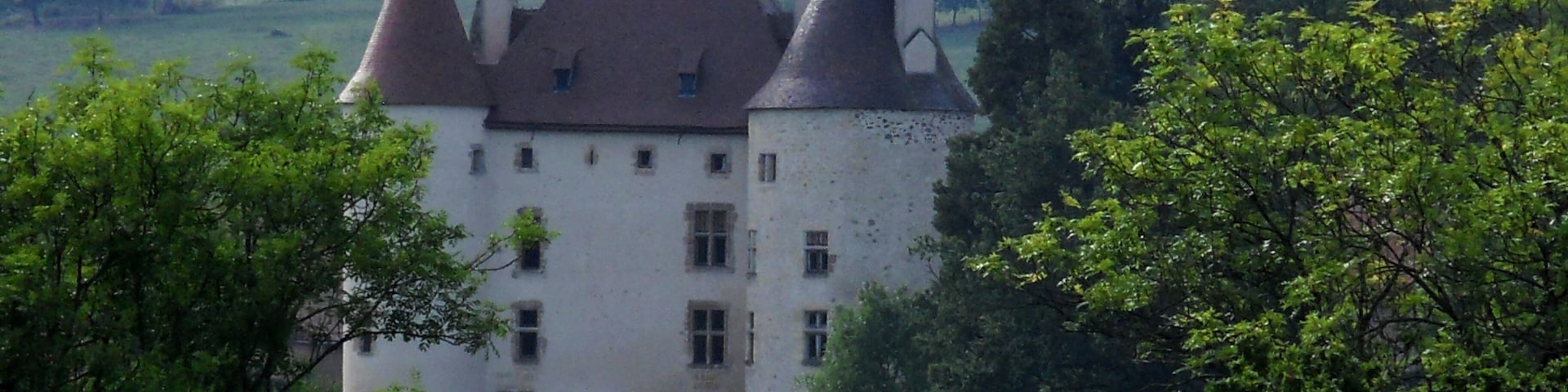 This building is indexed in the Base Mérimée, a database of architectural heritage maintained by the French Ministry of Culture, under the reference PA00093269 .