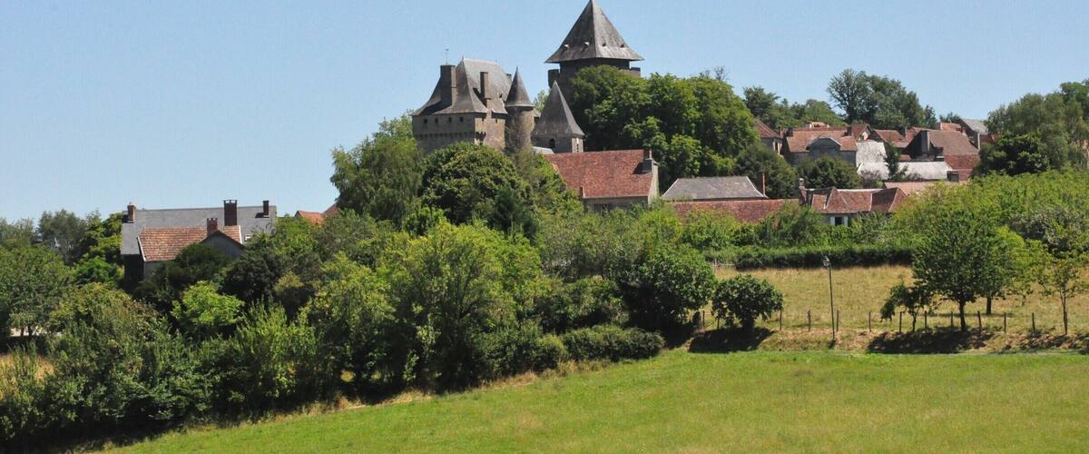 This chateau is tiny compared to the famous nearby Hautefort castle but it has its own charm. The castle was partially destroyed by the Germans during the Second World War because of its owner's involvement in the Resistance, but rebuilt following the war. It still belongs to the same ancient family but opens once a year for visitors.