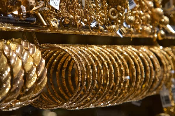 Gold-Souk welches beinhaltet Einkaufen