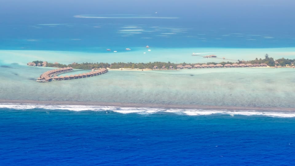 Malediven Insel Urlaub Paradies Meer Panorama Emboodhu Finolhu island Resort Luftbild
